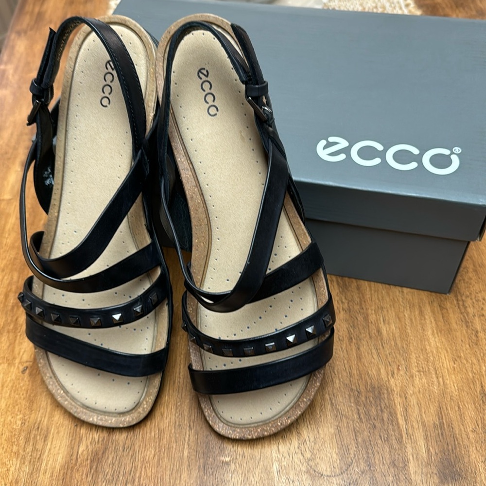Ecco women’s sandals Like New!!!